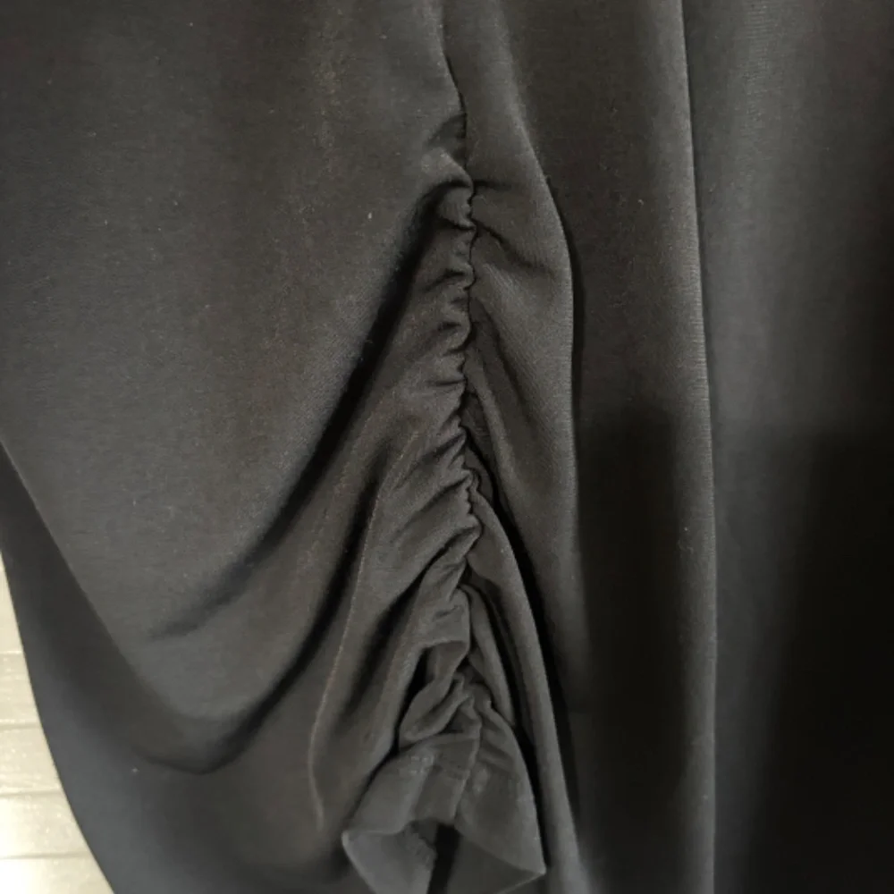 Susan Graver PLUS Liquid Knit cut out Tunic with SILVER embellishments 2X - Picture 5 of 5